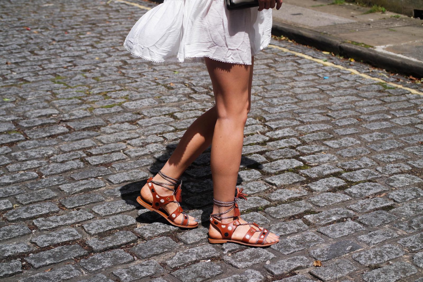 How to wear the sandal of the summer Embroidered Sandals