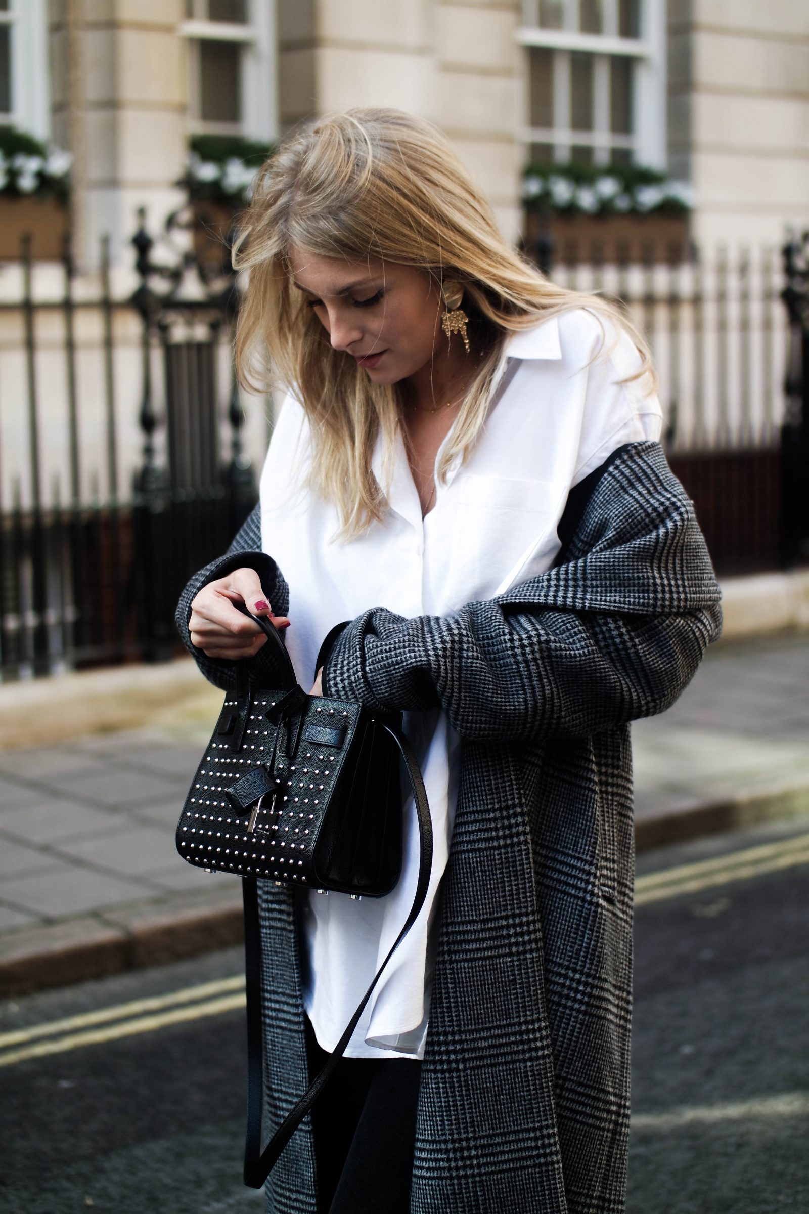 LFW Day 3 Keeping It Monochrome - Blogger Street Style 