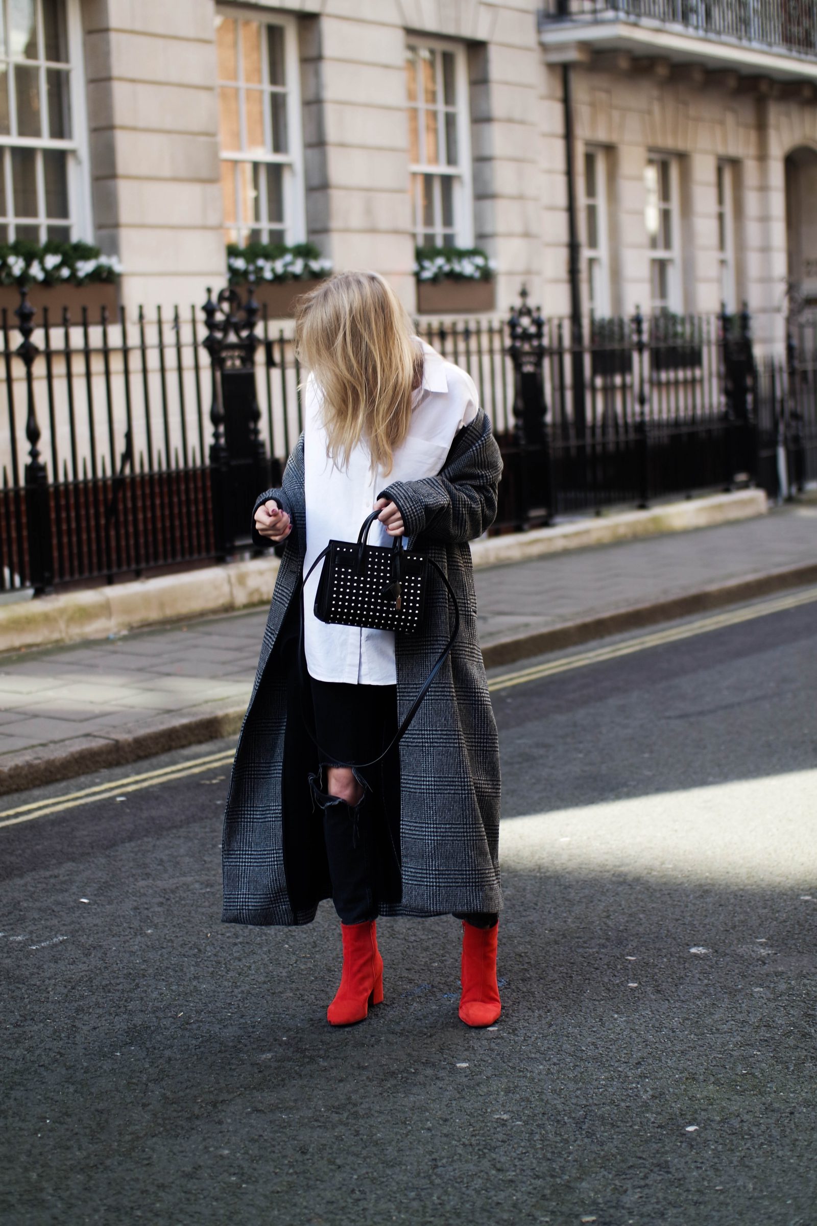 LFW Day 3 Keeping It Monochrome - Blogger Street Style