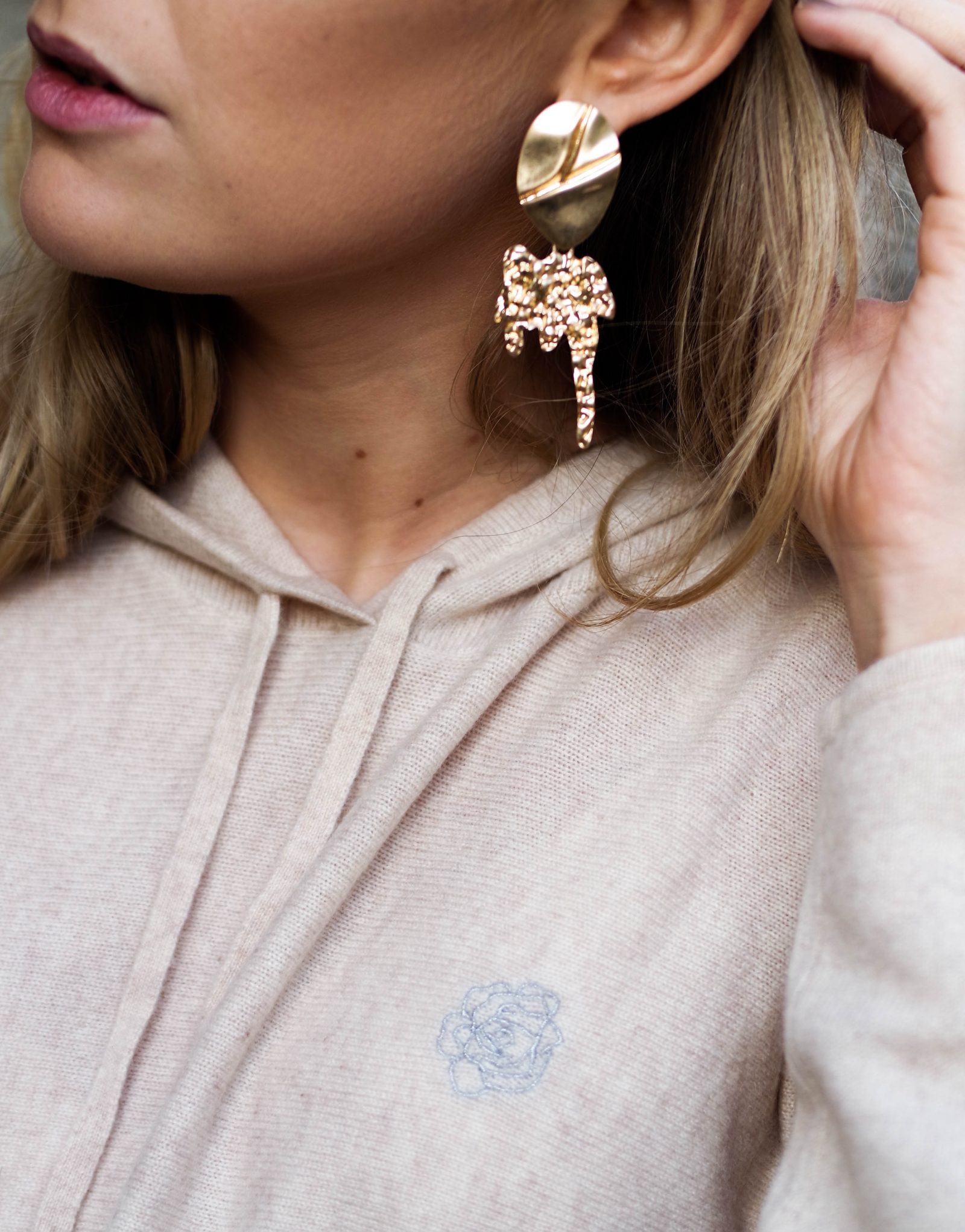Comfy Fashion Girl - Statement Earrings 