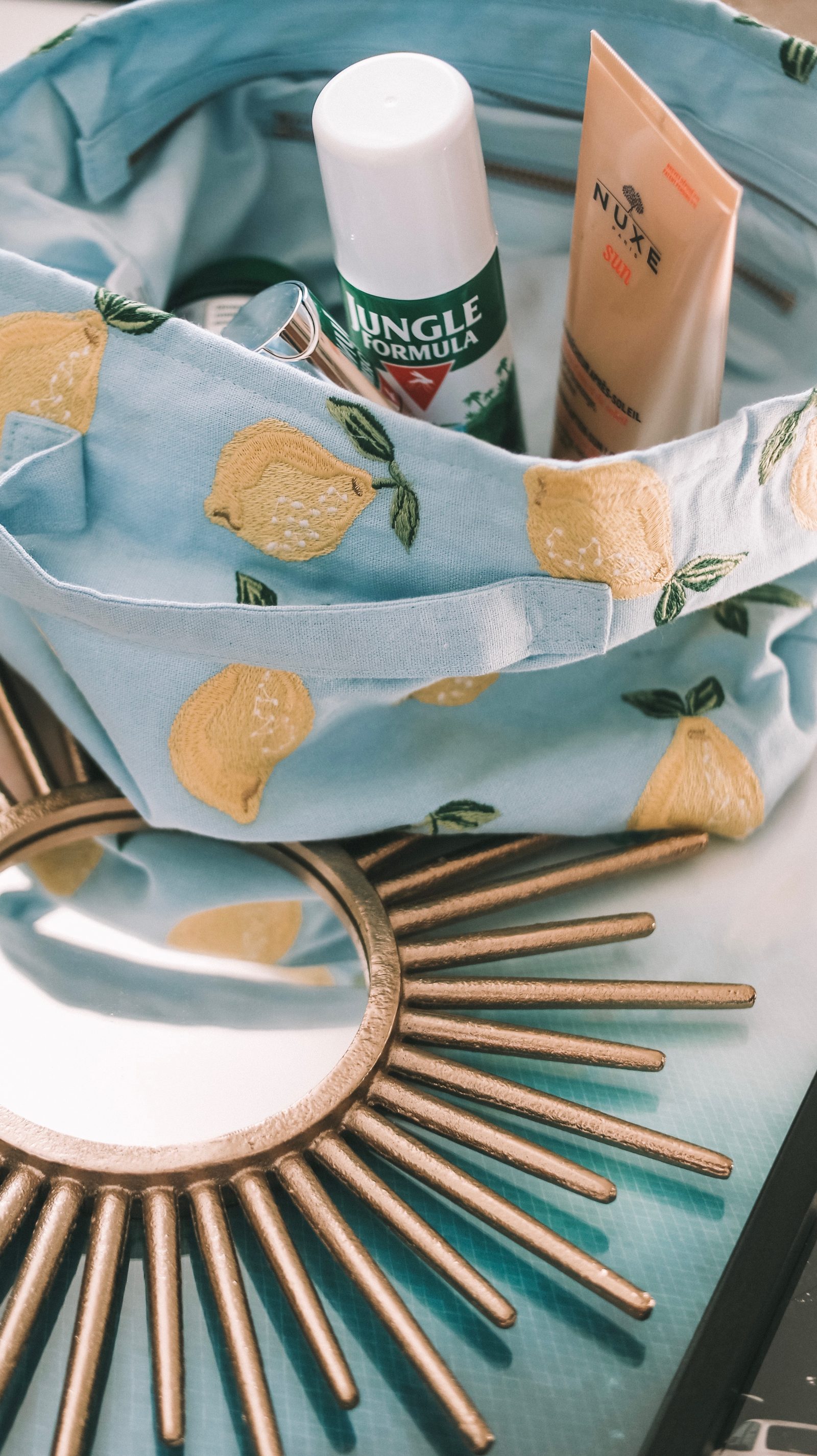 Holiday Beauty Essentials - Elizabeth Scarlett Lemon Print Wash Bag
