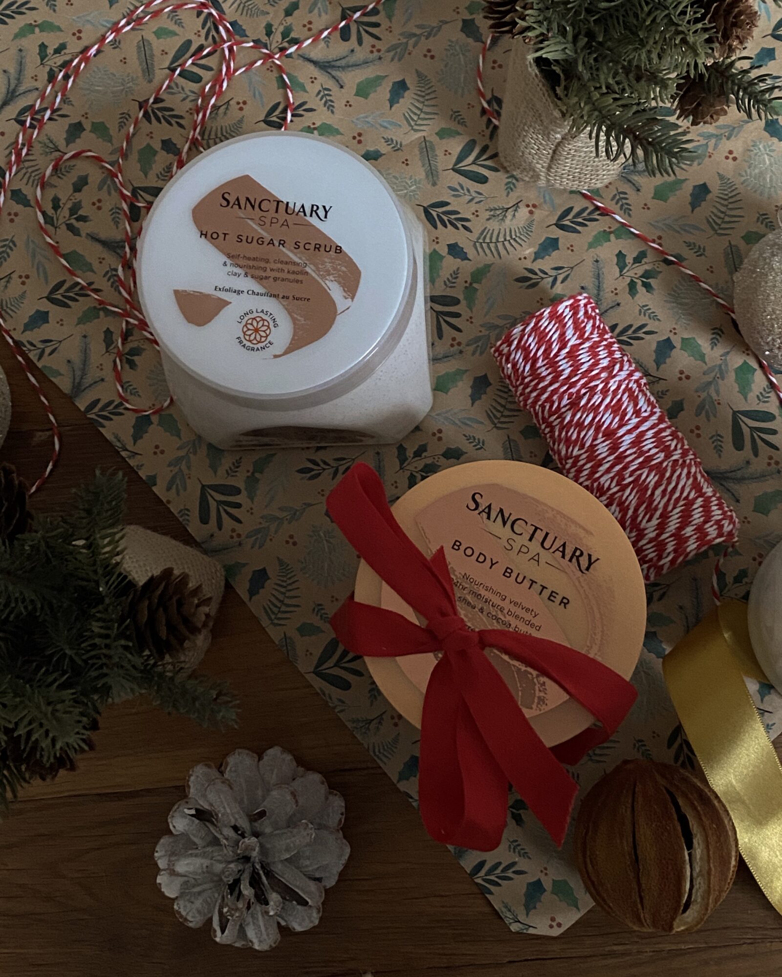 Kejutan, Kejutan, Kejutan |  Menciptakan Bag of Joy terbaik dengan Boots - Sanctuary Spa Hot Sugar Scrub