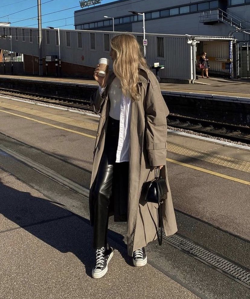 Toteme Trench Coat - Ide Pakaian Staple Lemari Transisi